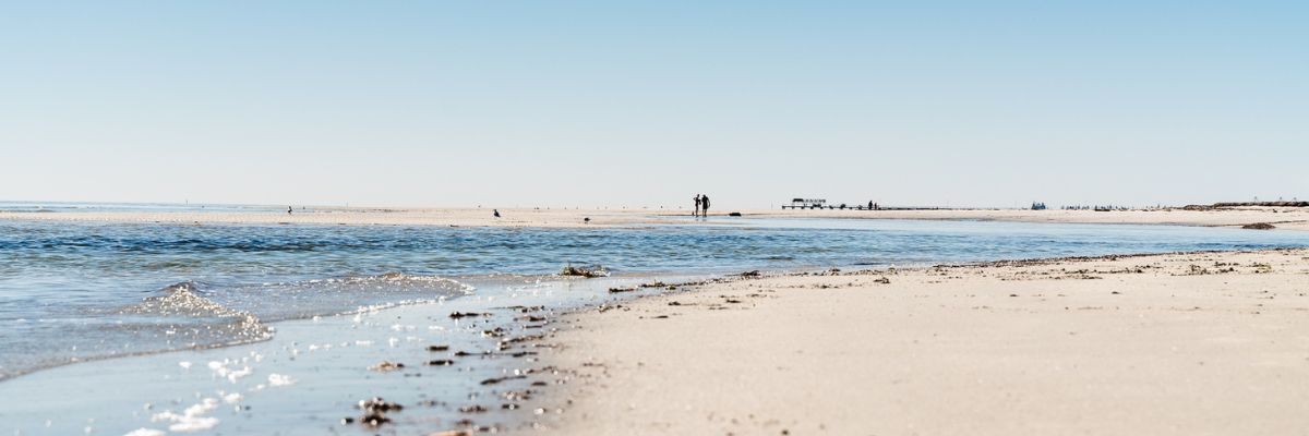 people driving through handorf